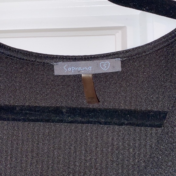 Black V neck cross over dress. Size small from soprano. Mid/knee length - Picture 3 of 4